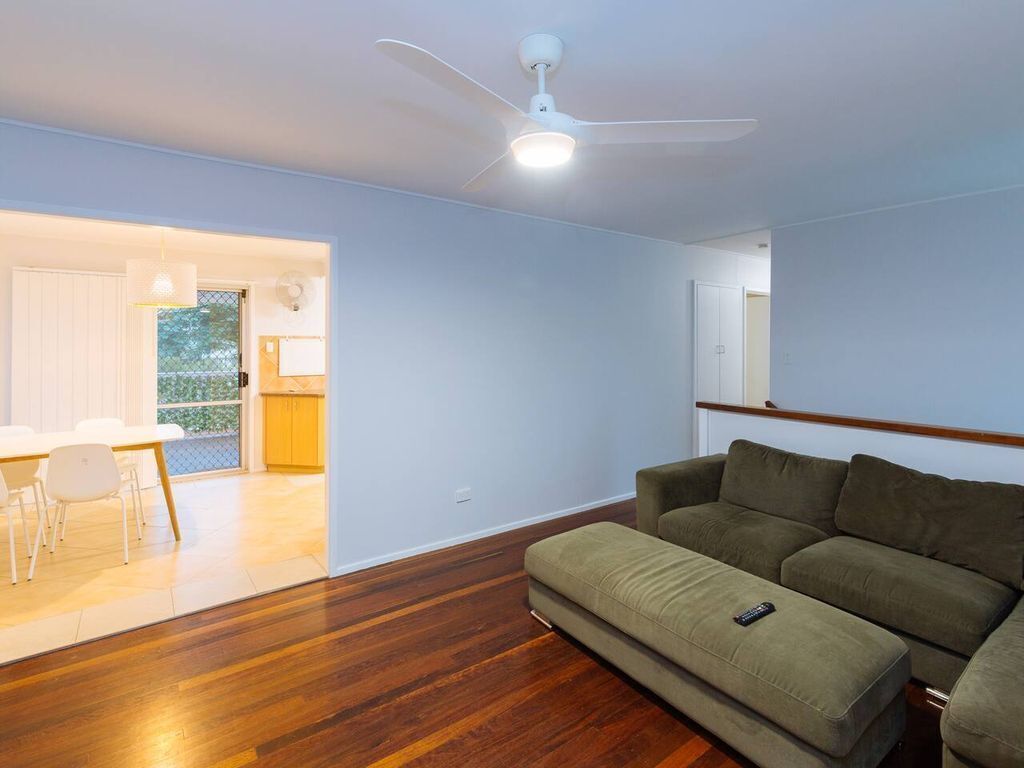 Traditional Queenslander - pet Friendly With a big Yard