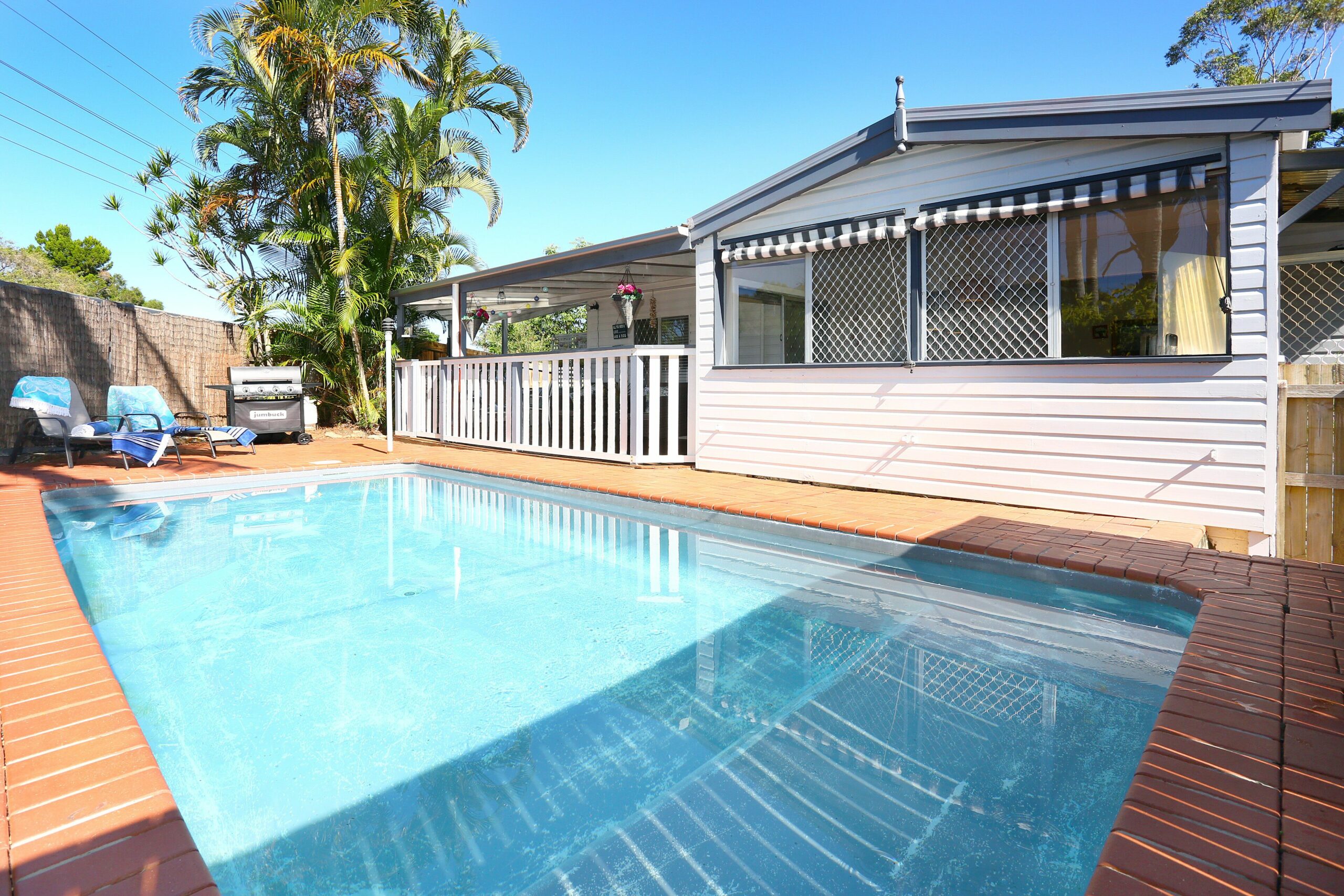 Surfers Beach Cottage Pet Friendly