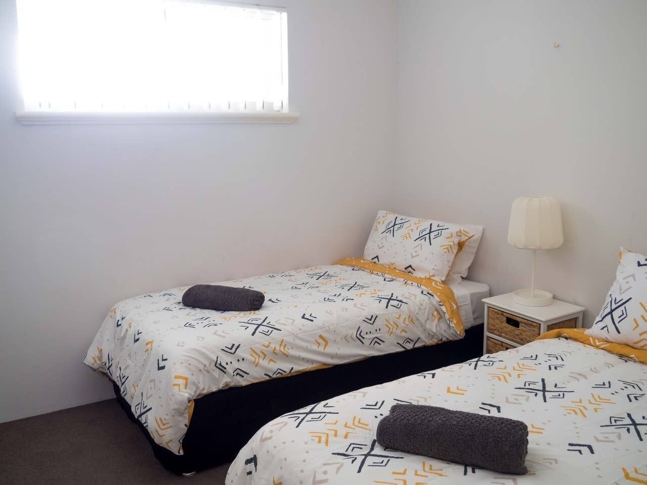 ? Modern+sleeps18+4carbay+kitchen+wifi+netflix & 10 Minutes to the Airport