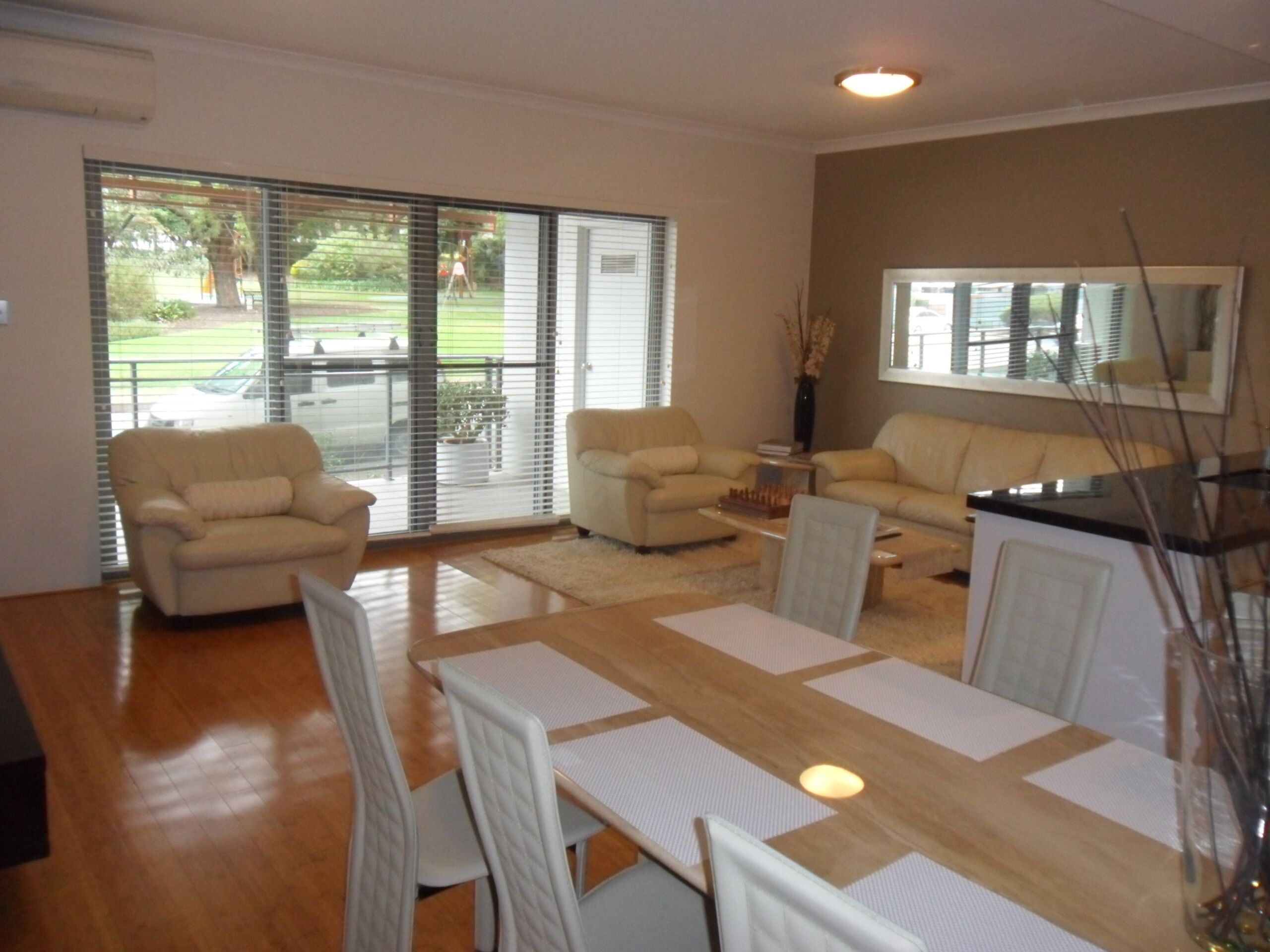 Executive Resort Style Apartment in West Perth. Heated Pool/WiFi/Bbq