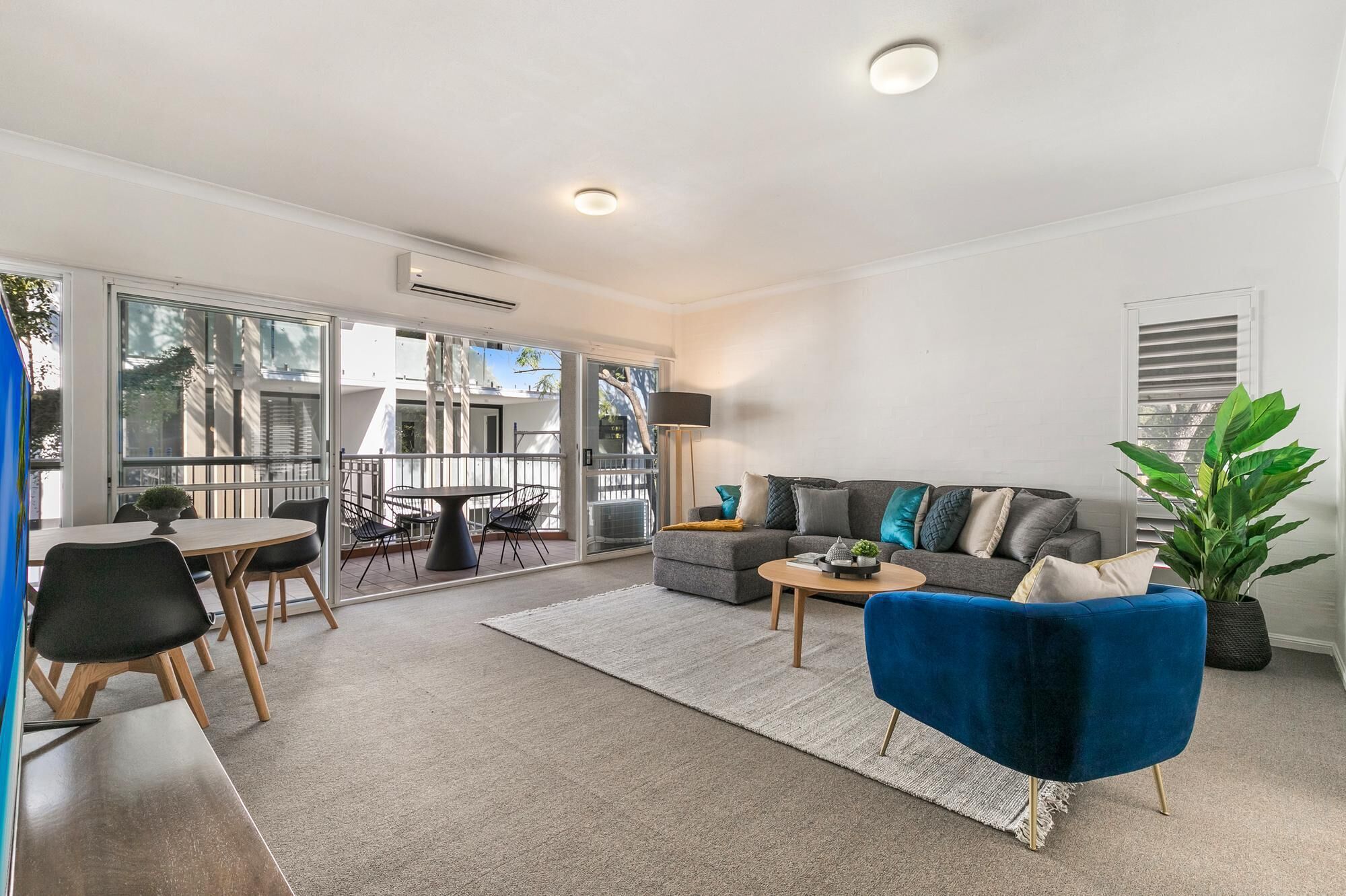 Large and Airy Unit in Quiet Riverside Suburb