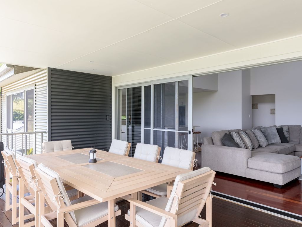 Luxury Beach House With Private Pool - Minutes From World Renowned Surf Beach