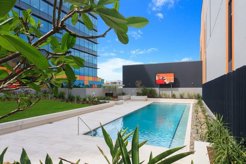 Executive 2BR Fortitude Valley Apartment With Pool and Views