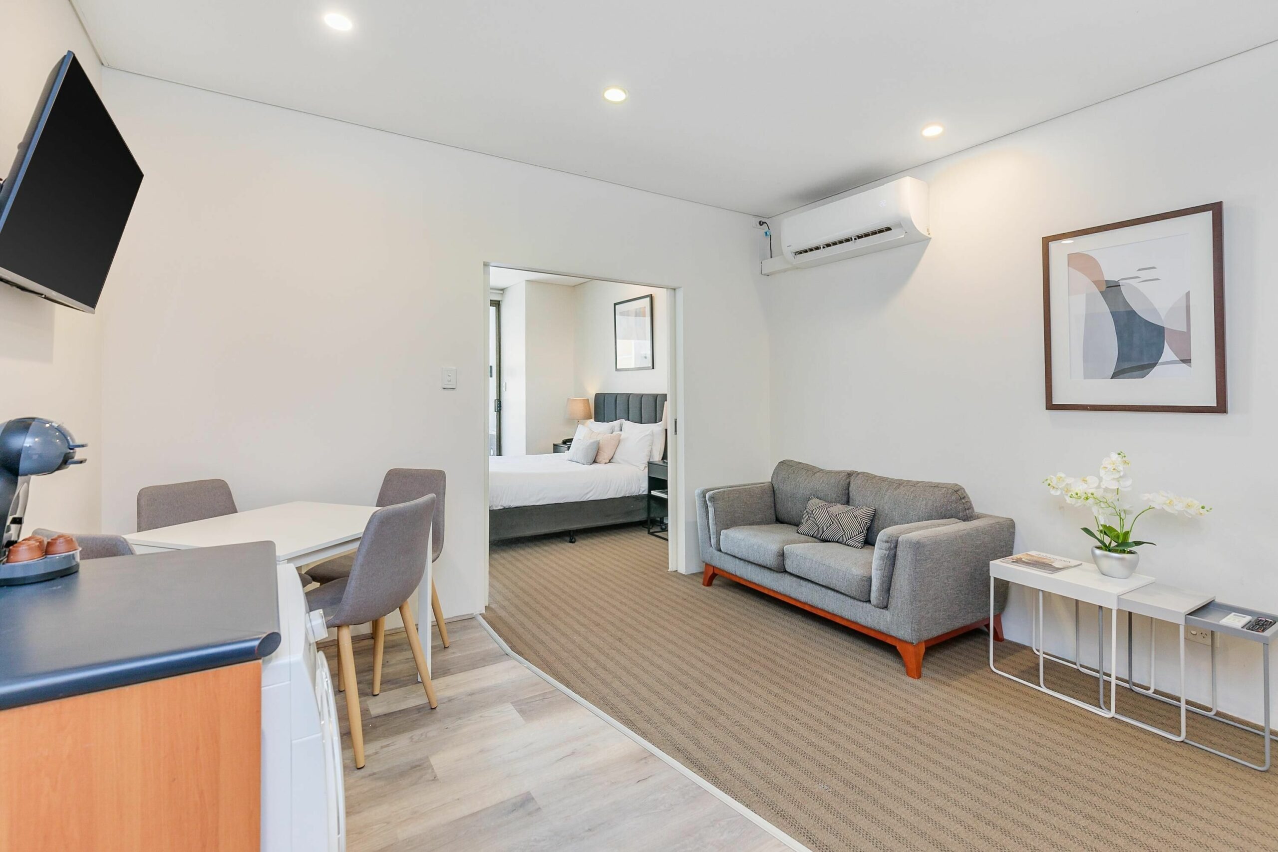 Two Bedroom Superior - Renovated two Bedroom Apartment With 1 Queen and 2 Singles