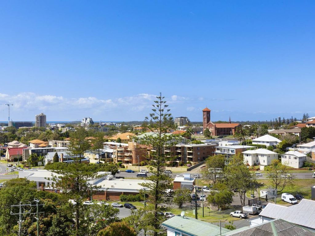 Literally Footsteps Down TO Kirra Beach 2BR Fully Renovated Apartment Freee