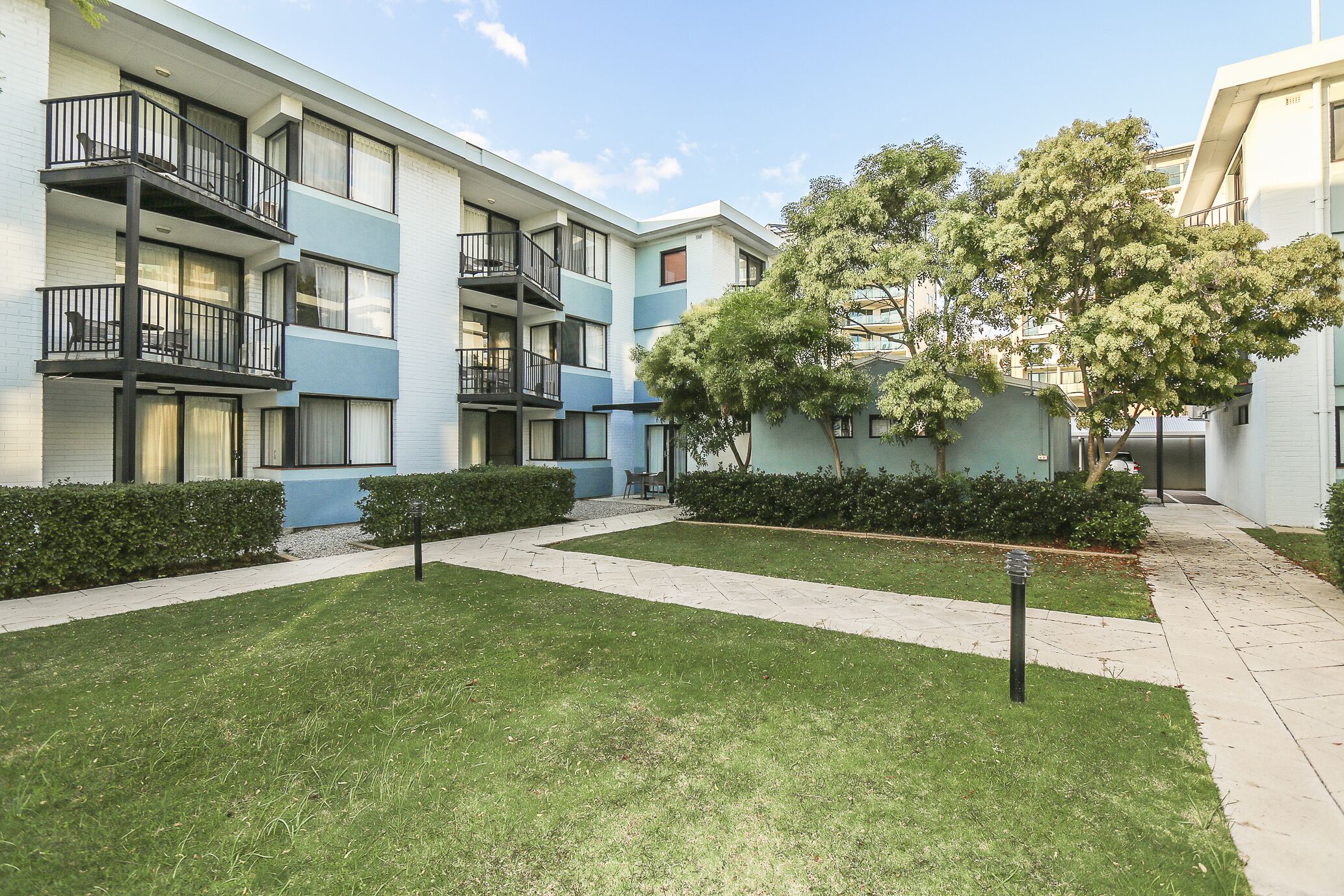 Waterside Apartments by The Swan River with Free WiFi & Secured U/C Parking