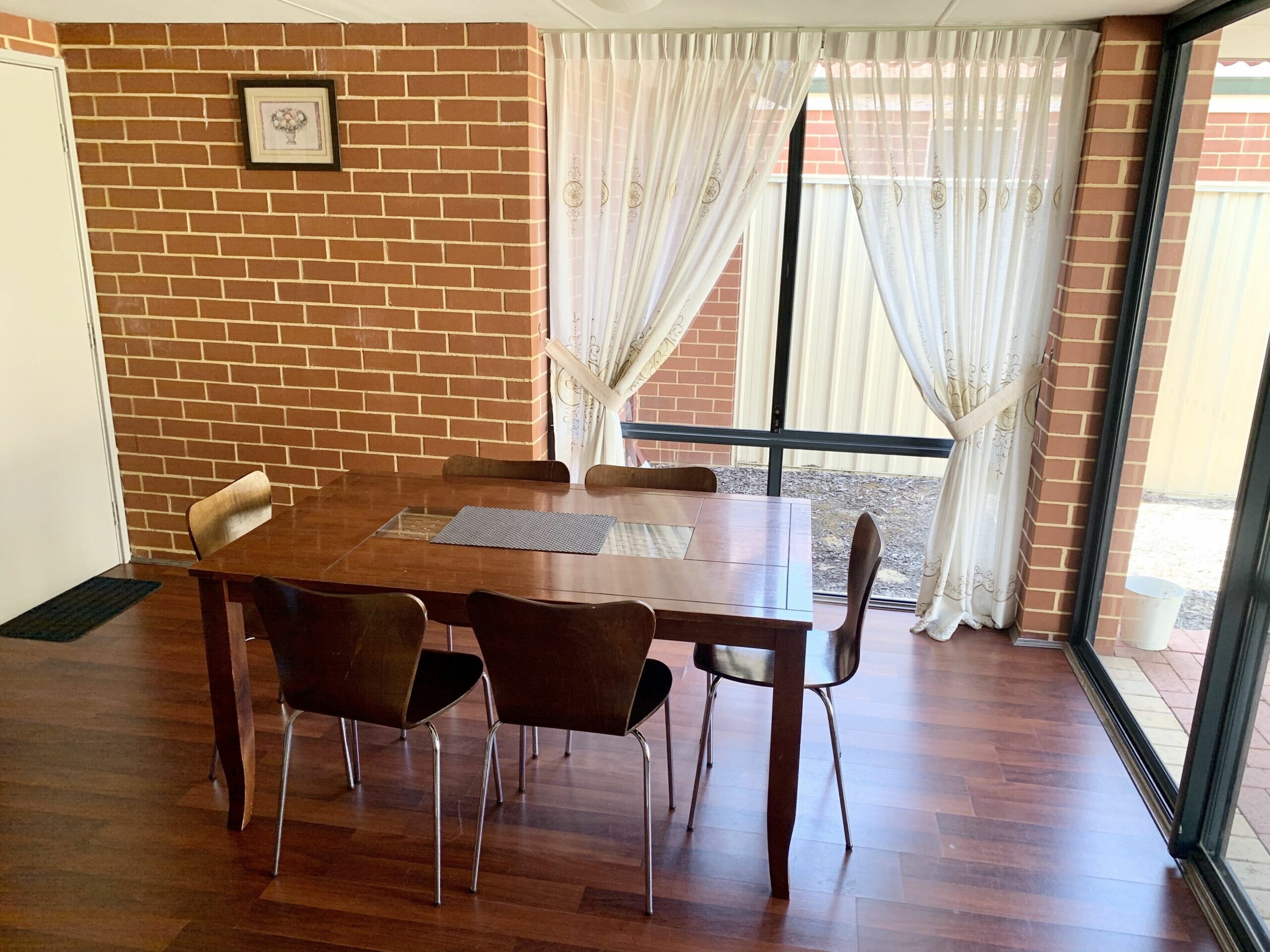 Cannington Home Accommodation House 2 (4 bedrooms & 2 bathrooms)