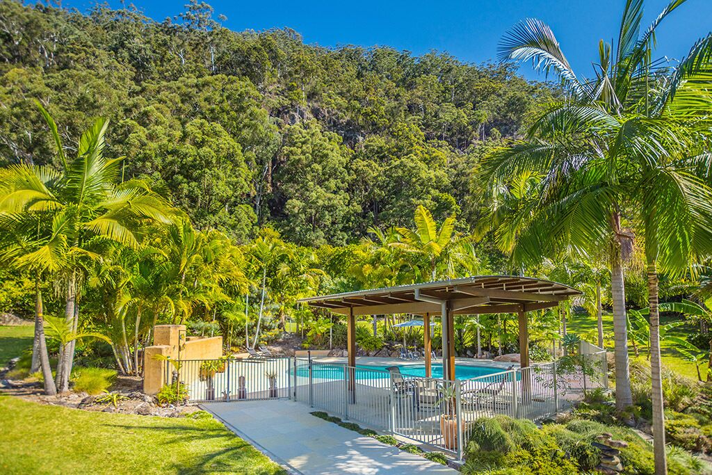 CLOGHEEN COTTAGE  Stunning Mountain and Ocean Views in the Byron Bay Hinterland