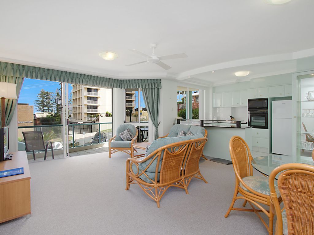 Classique Unit 3 Only one street from the beach in Rainbow Bay Coolangatta