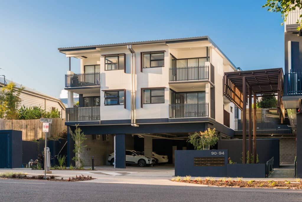 Executive 2BR Bulimba Apartment Across From the Park on Oxford St