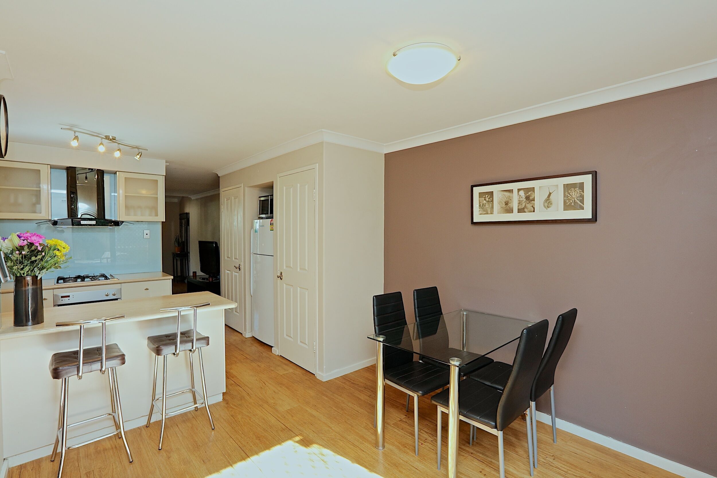 BEST LOCATION in Perth!  Free Wifi & Netflix Gorgeous Family friendly townhouse