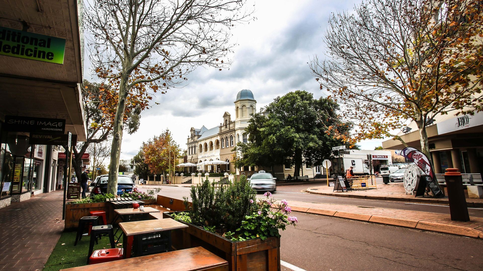 Central Perth Short Stay - Suits Families and Close to Cafe Strip