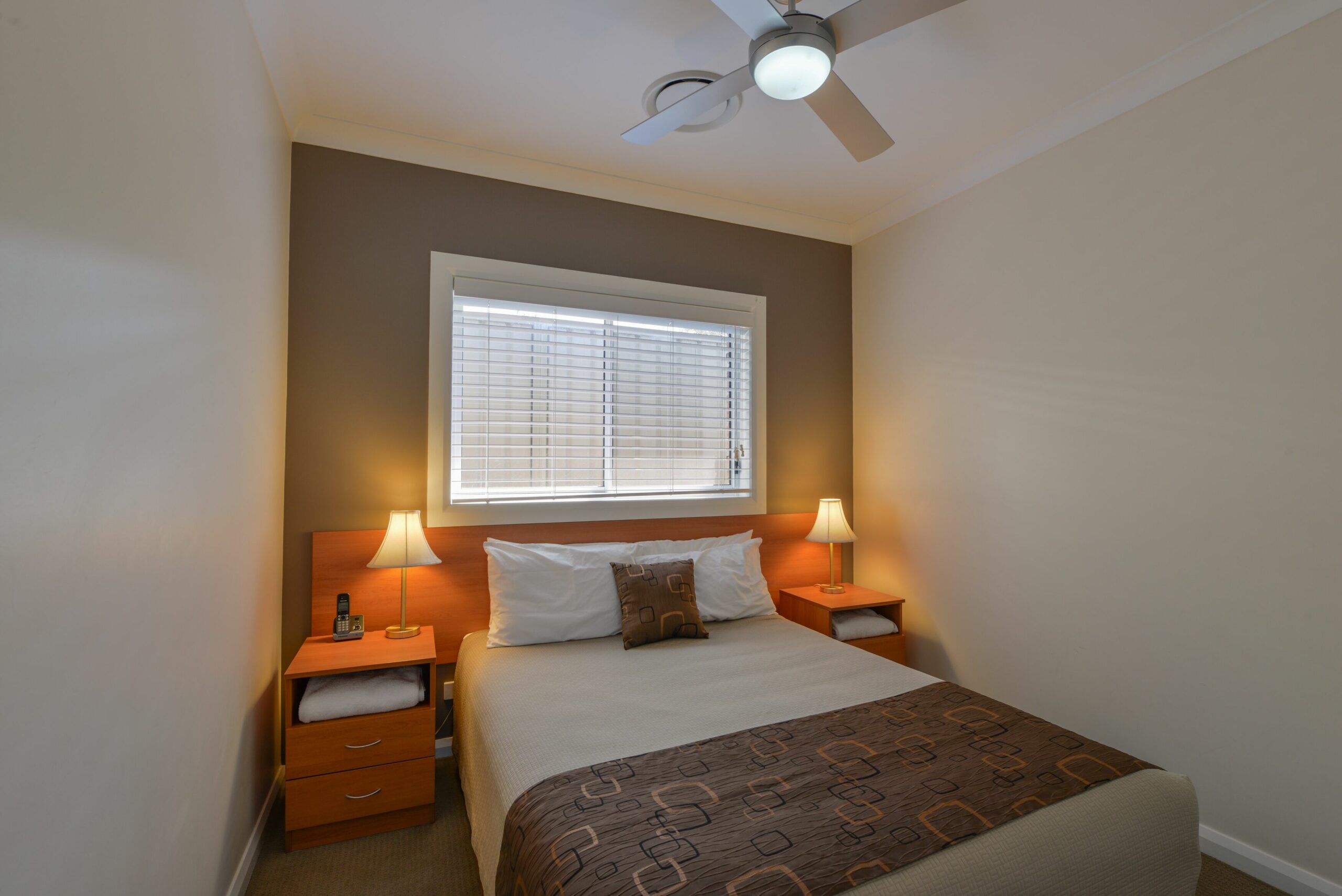 Cadman Apartments - Two Bedroom Fully Equipped Apartments in Tamworth