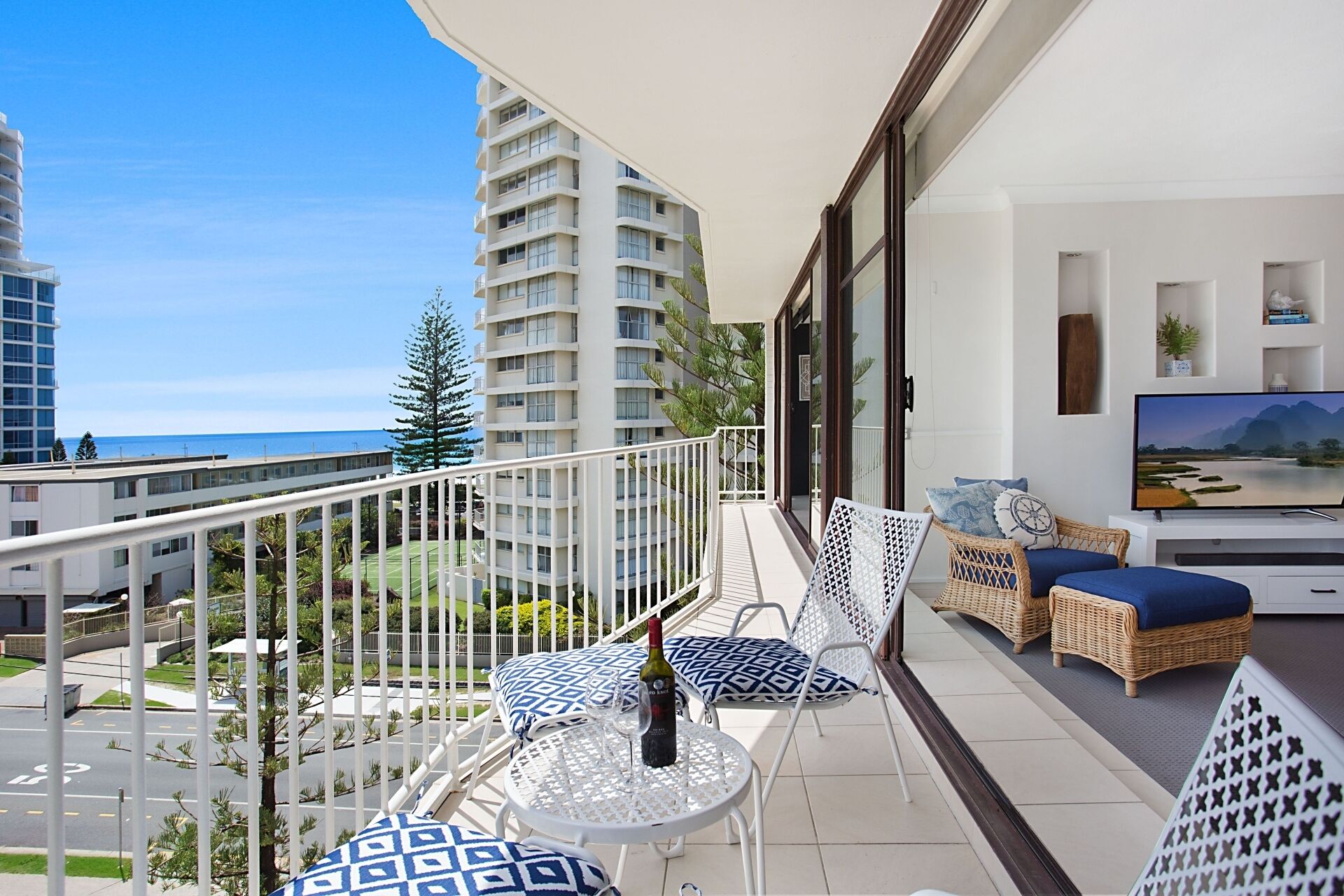 Wow! Stylish Ocean-view Beachside Apartment