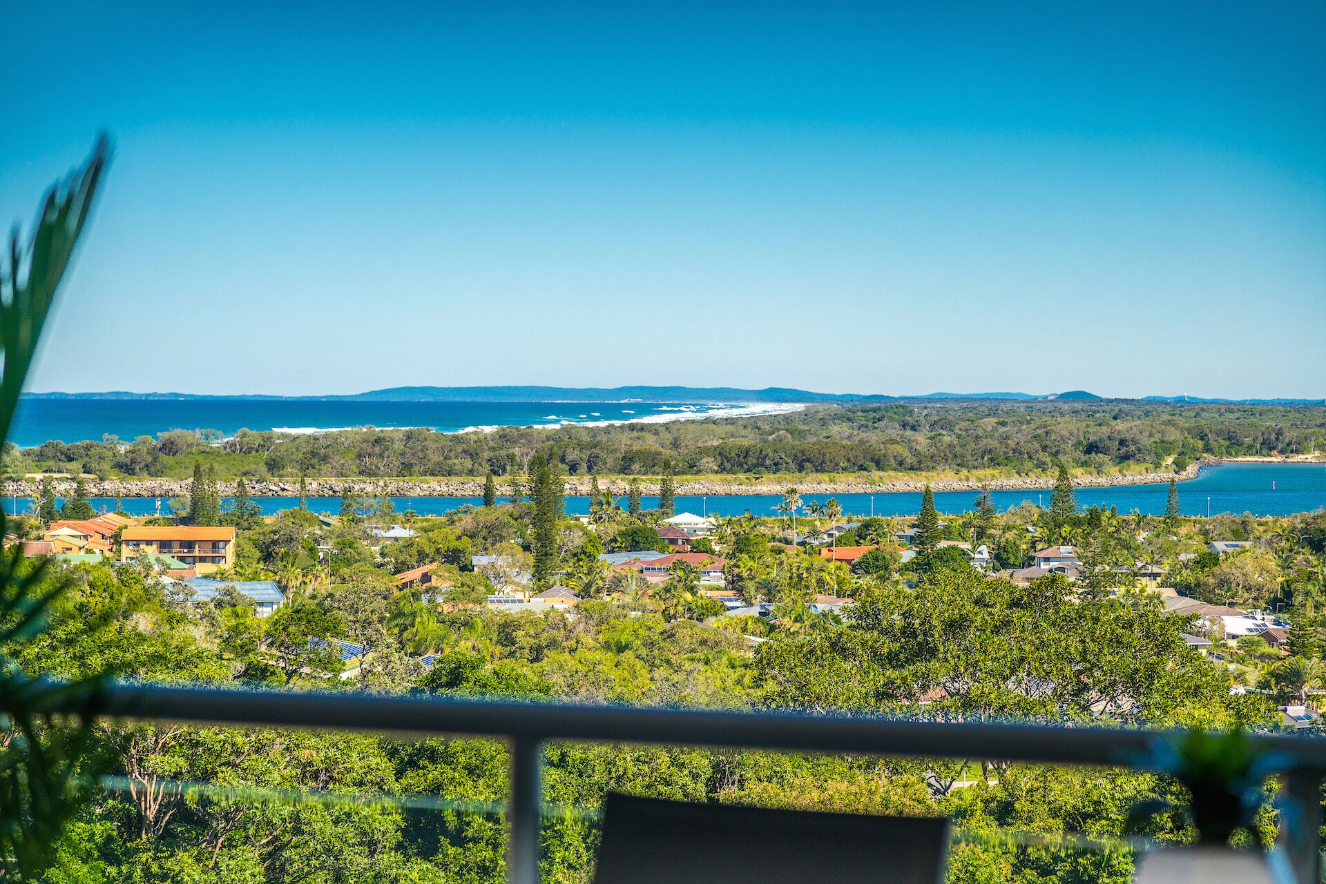 ★Stunning Water Views ★4-min Walk to Beach ★ Pool ★FOXTEL ★ Netflix