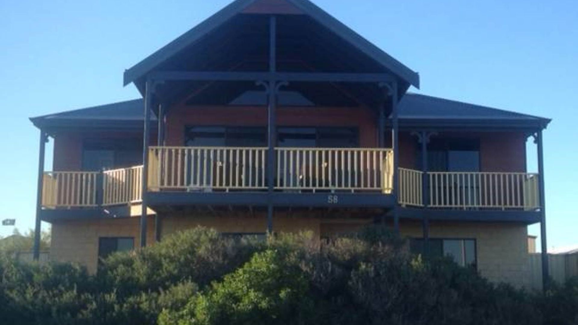 Absolute Beachfront Holiday House (Mid-West Region)