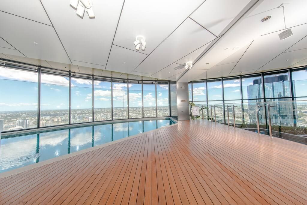 High Floor 2 Bed Apt in Brisbane City,pool and Gym