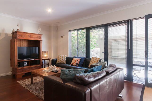 Mosman Park Stylish Townhouse - Near Glyde St-150m to Coles Supermarket & train