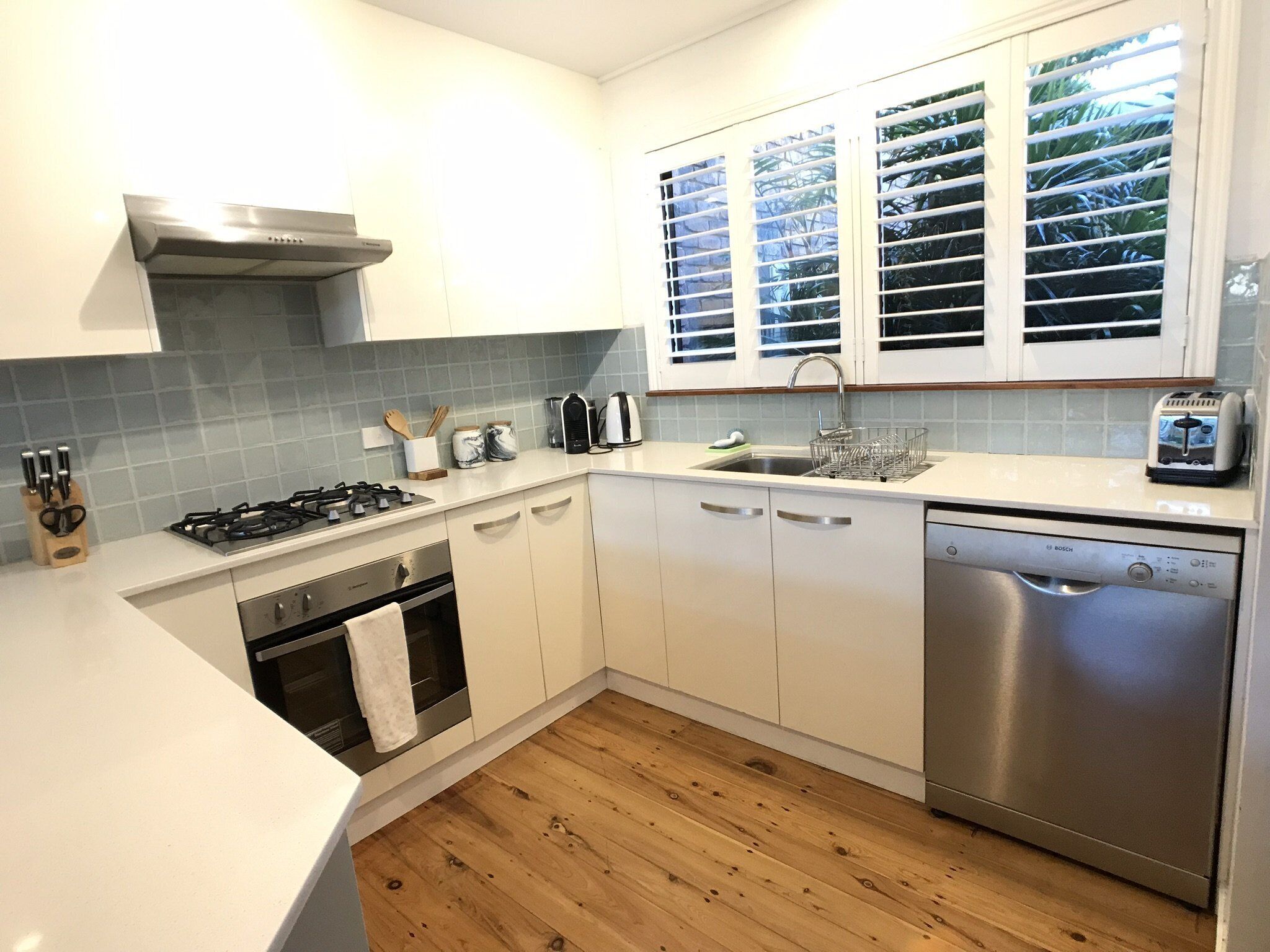 Spacious and Stylish one Bedroom Villa Close to Town and Tallows Beach