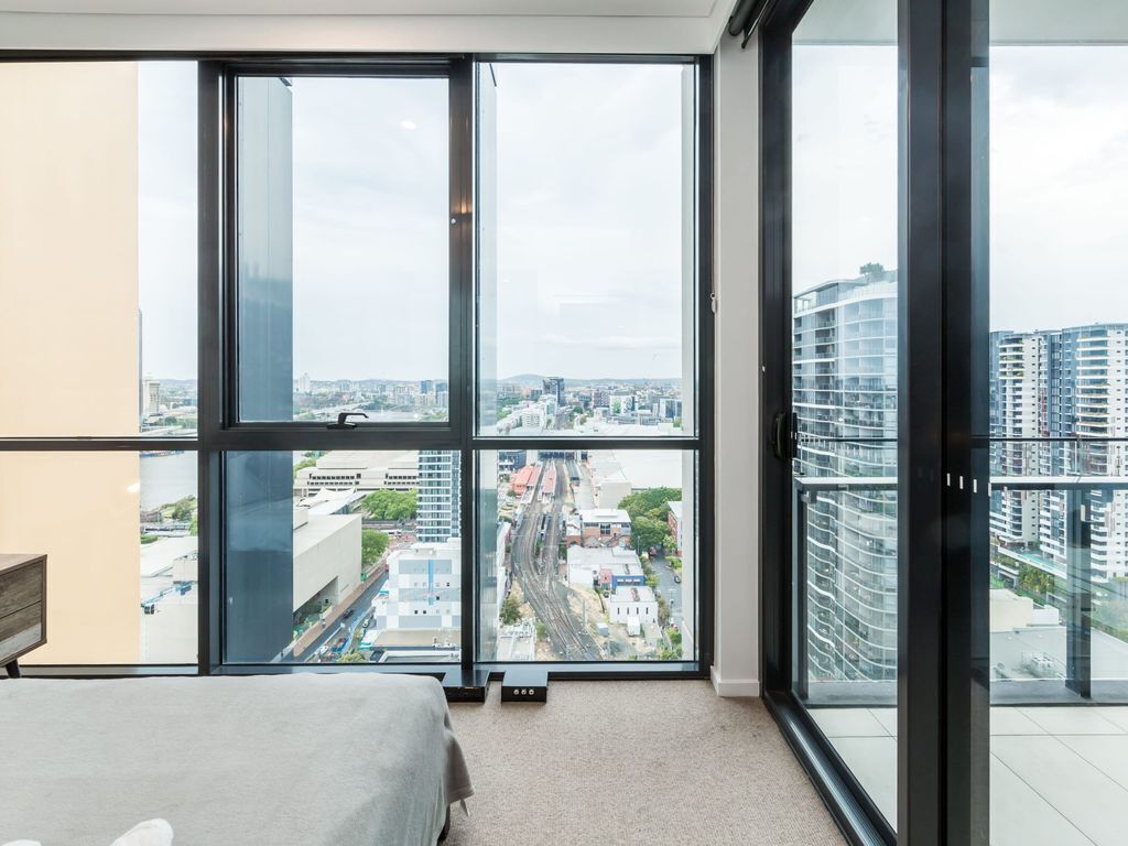 Exceptional 2 Bed 2 Bath Unit in South Brisbane