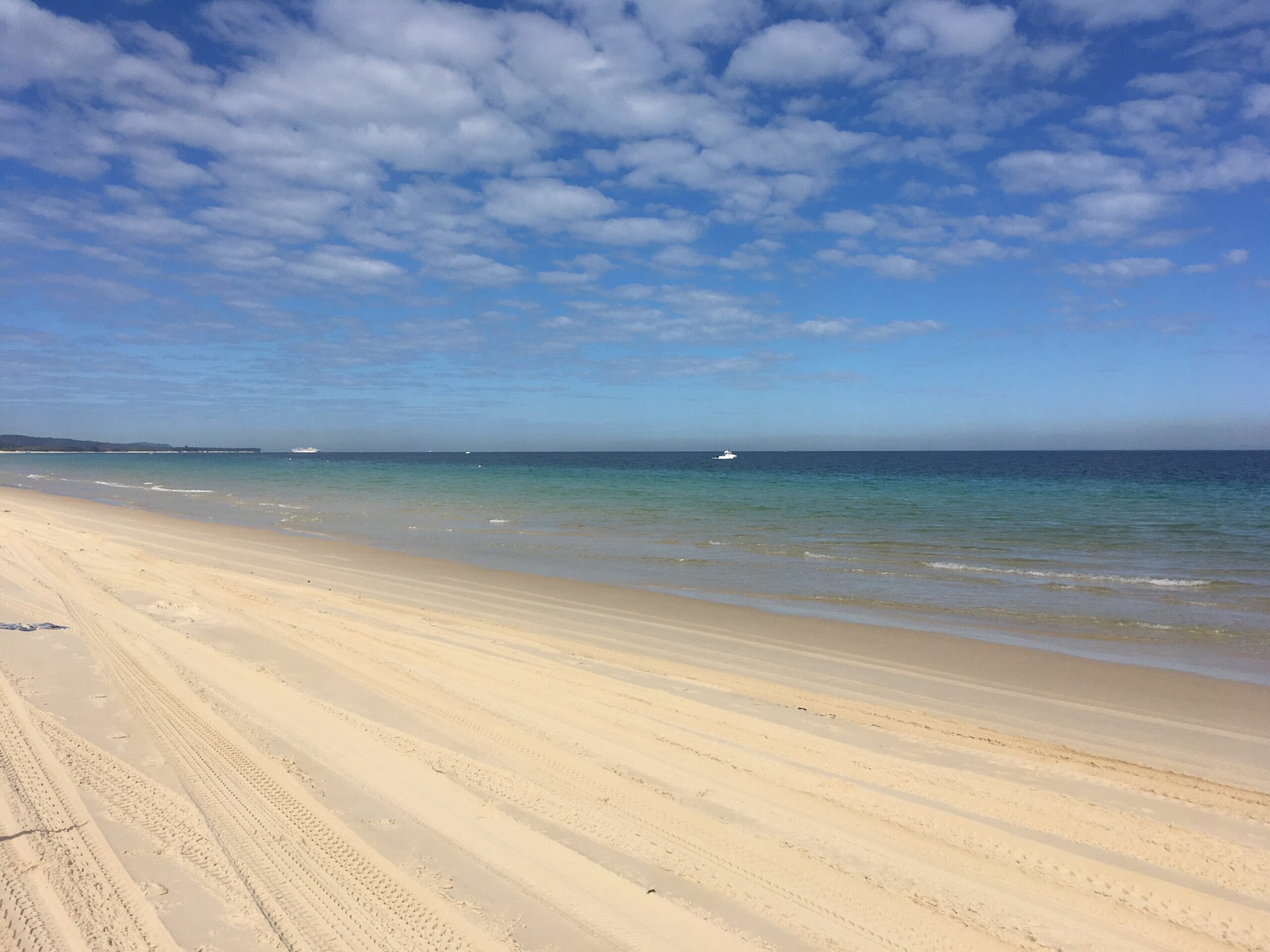 Moreton Island Beach house at Bulwer ‘Mister Barge’<br>