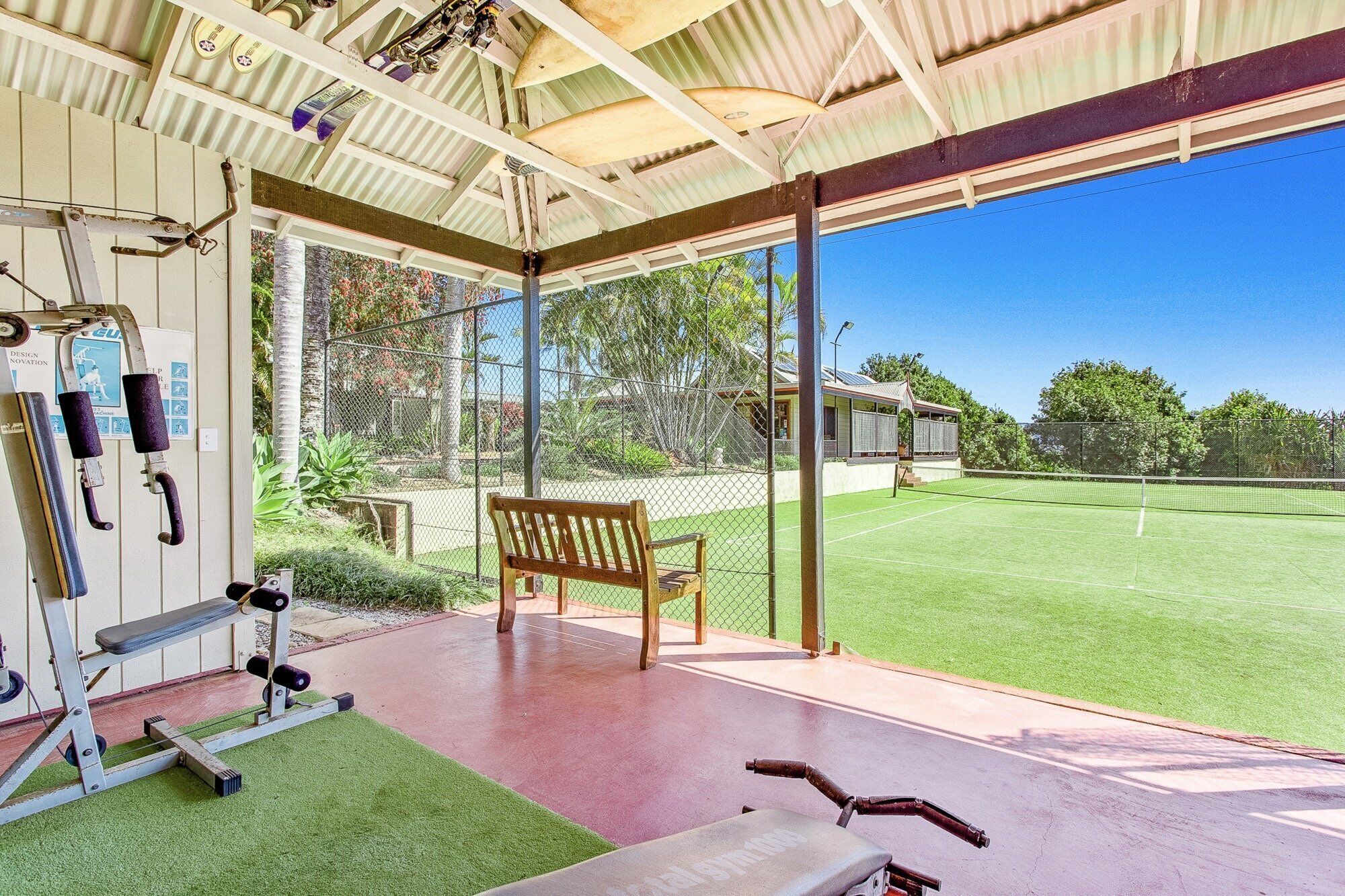 3 Bedroom House Family & Pet Friendly. Modern Kitchen. BBQ on Verandah