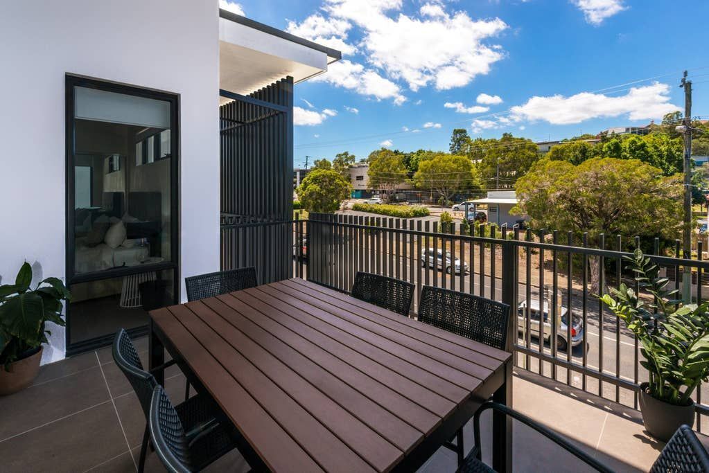 Executive 3BR Bulimba apartment near Oxford St shops and restaurants