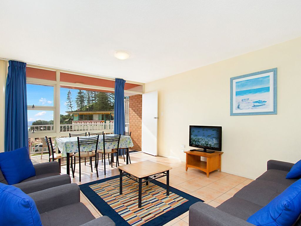 Beach Lodge Unit 9 Beachfront unit in  Coolangatta with balcony with ocean views.