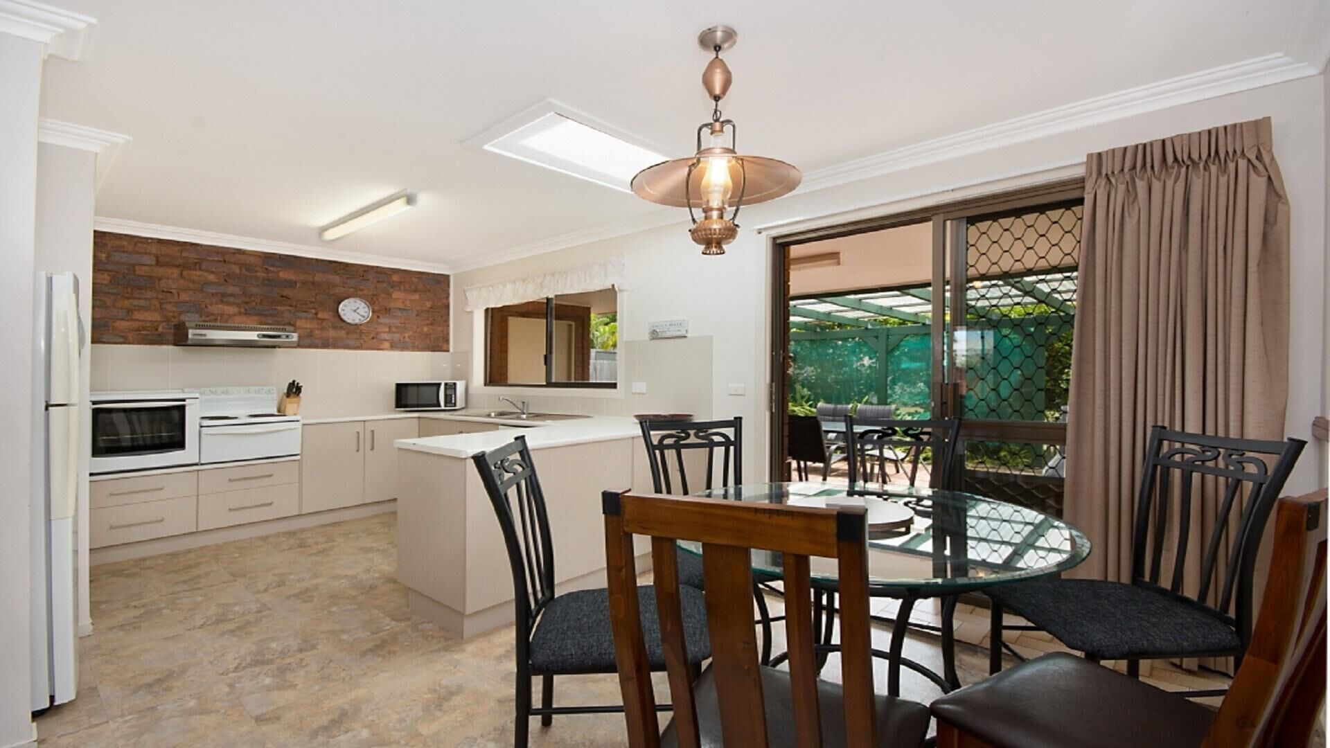 Alexander Palms - Spacious Family Home in a Perfect Location