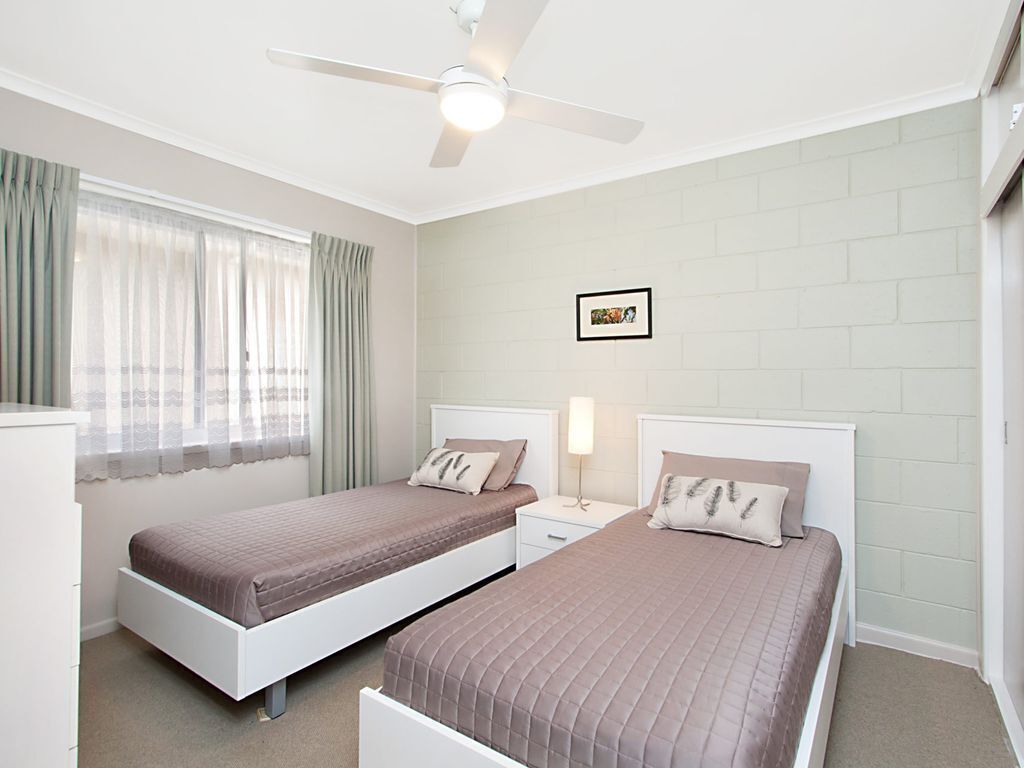 Mavic Court Unit 4 Only 200m to Rainbow Bay Beach in Coolangatta