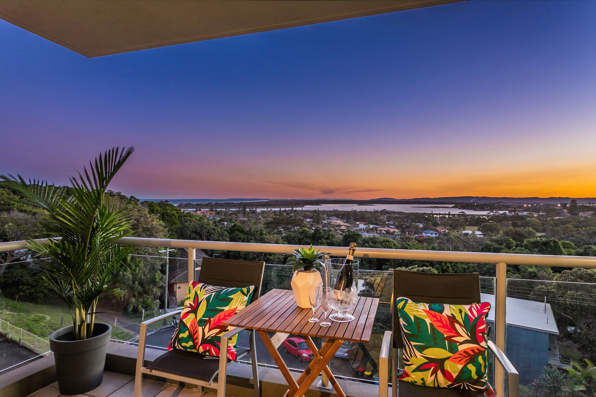 ★Stunning Water Views ★4-min Walk to Beach ★ Pool ★FOXTEL ★ Netflix