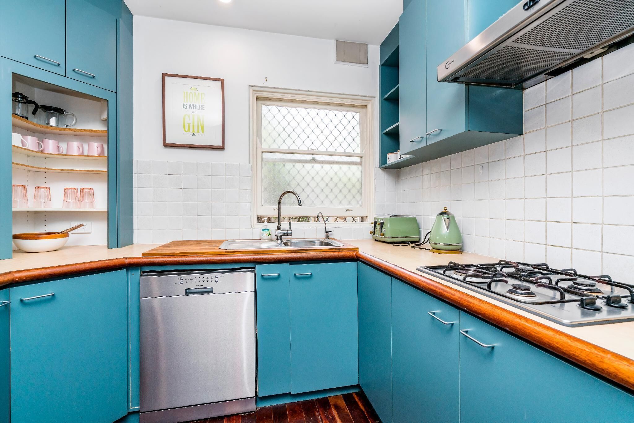 Huge two Bedroom, Updated and Fully Renovated Kitchen