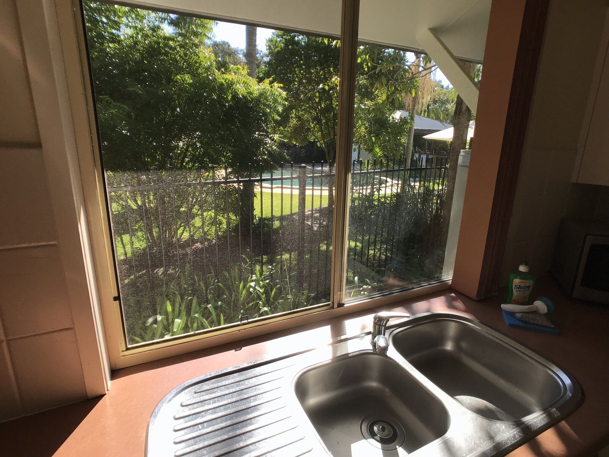 This Spacious Modern Townhouse is Located Just 2kms From Byron CBD and 10 Minutes Walk Through Arakw