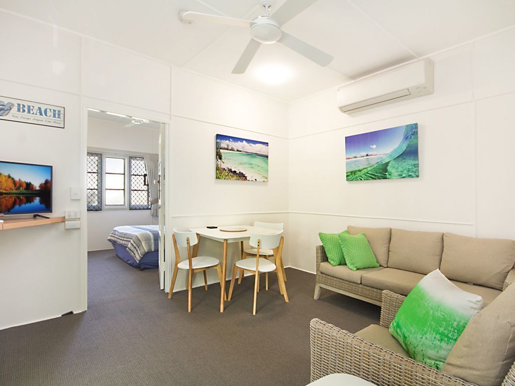 Tondio Terrace Flat 2- Budget and family friendly accommodation Rainbow Bay Coolangatta