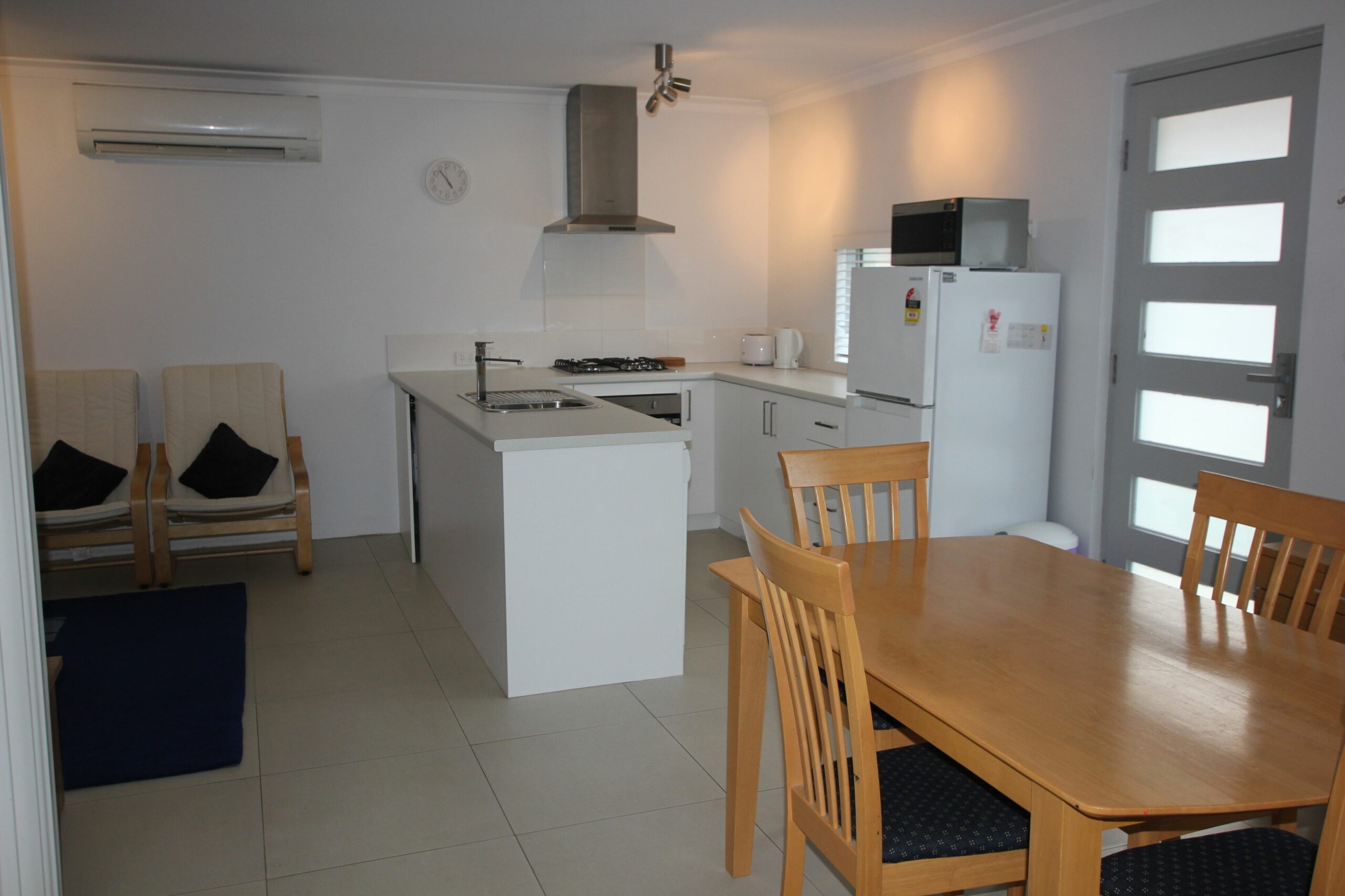 The Beach Pad - 2 Bedroom Self Contained Apartment 200m from Sorrento Beach