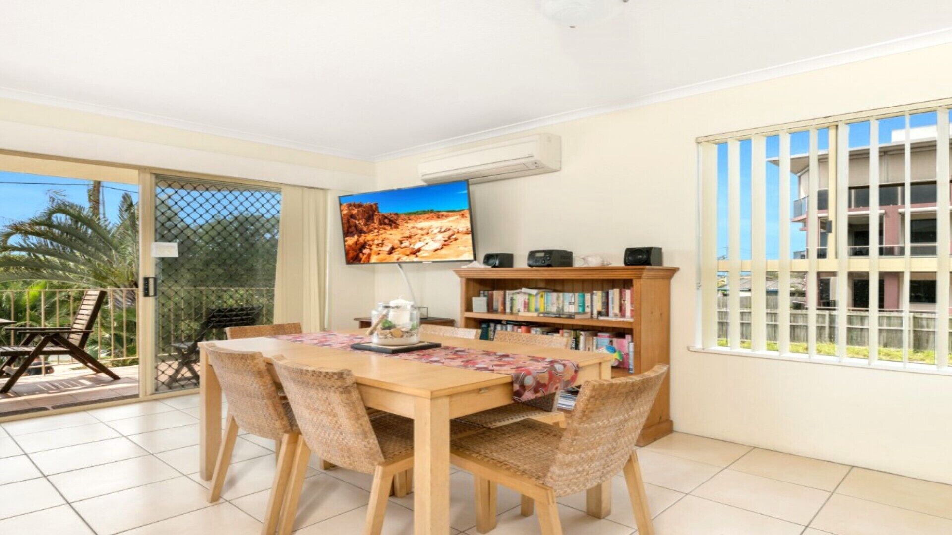 BEACHSIDE UNIT WITH AIR CON