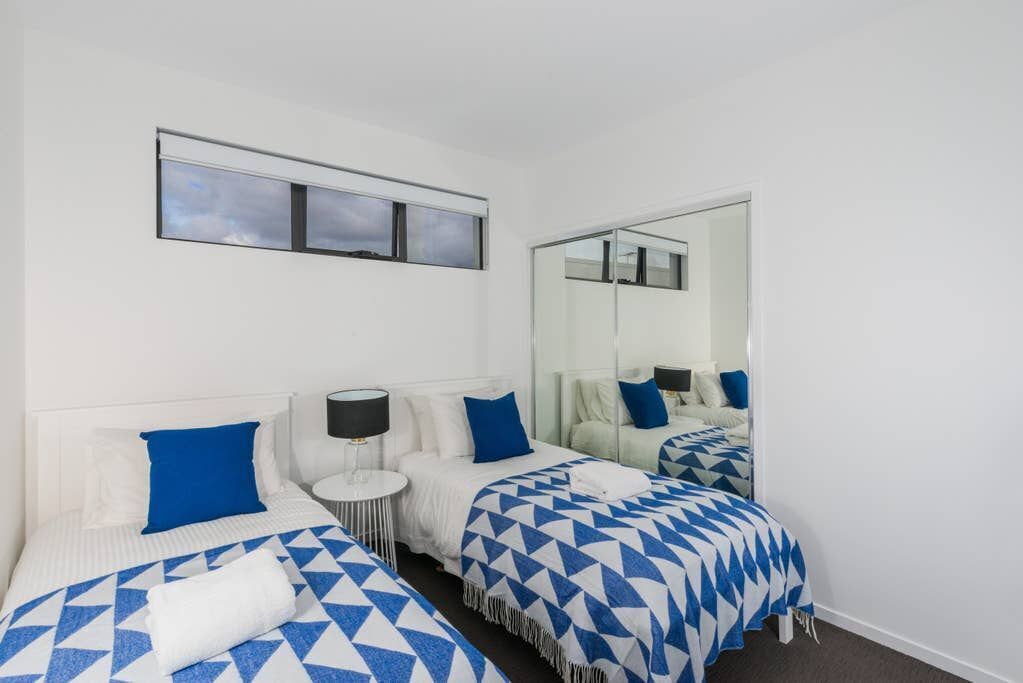 Executive 2BR Bulimba Apartment Across From the Park on Oxford St