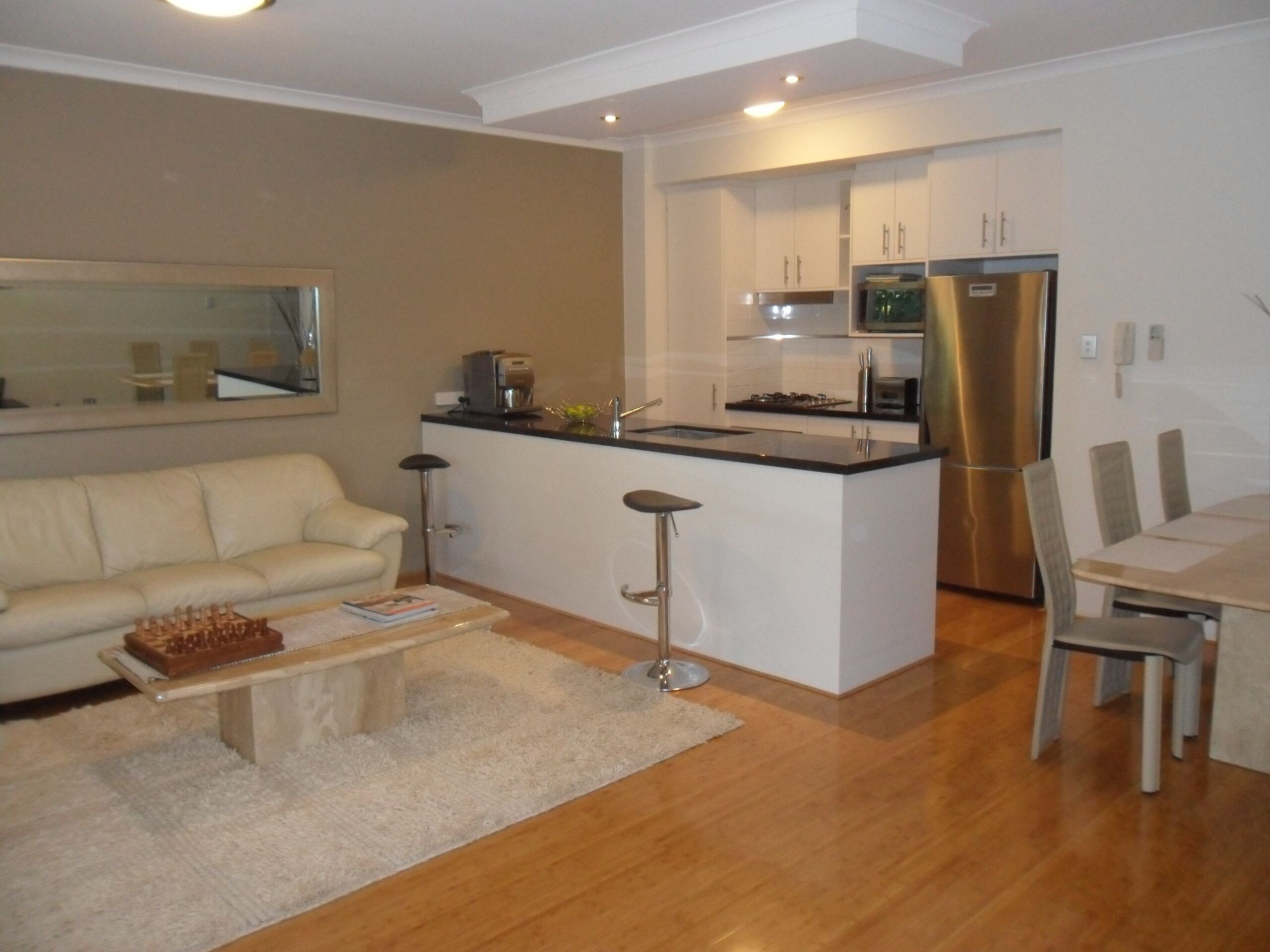 Executive Resort Style Apartment in West Perth. Heated Pool/WiFi/Bbq