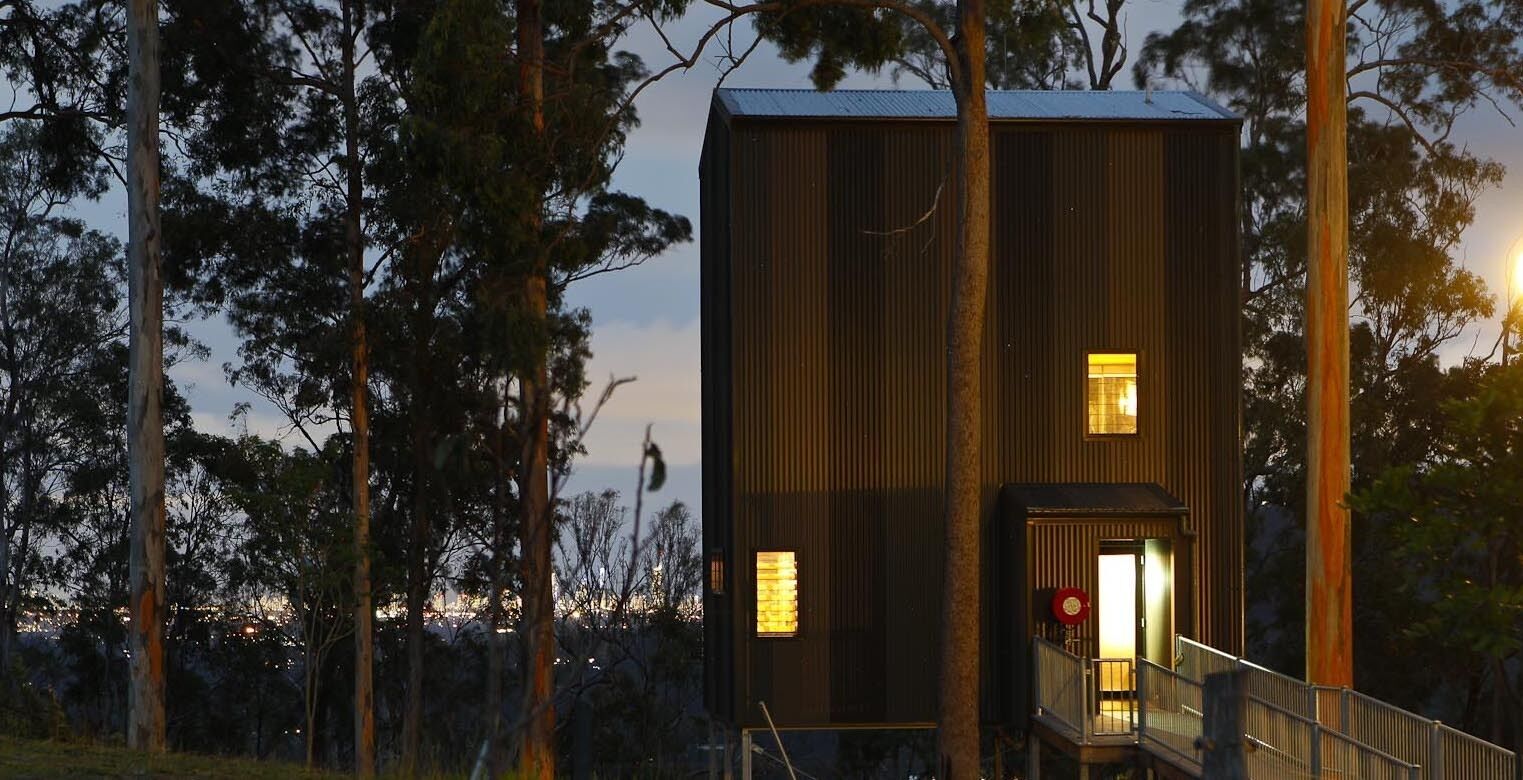 Tree House #1. Private, Stone Bath With Amazing Views to the Gold Coast.3levels