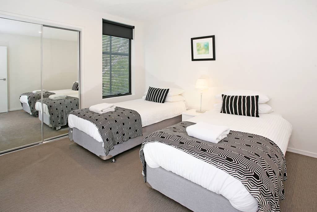 Executive 3BR Bulimba apartment with leafy outlook