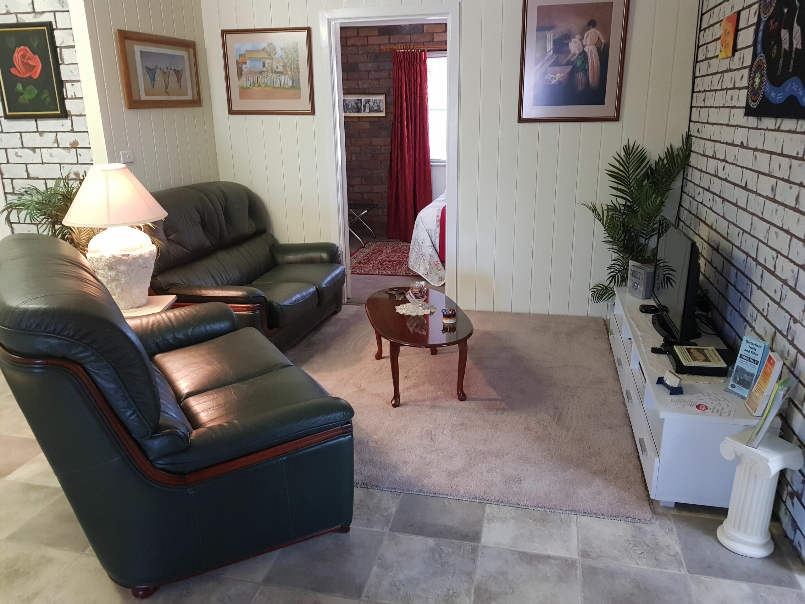 "classic Country Charm" in a Quite Location.free Wifi & Netflix. Relax & Unwind