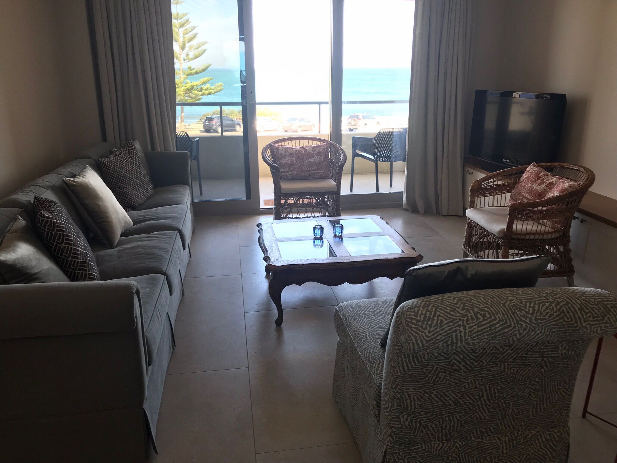 Cottesloe Beachfront Luxury Ocean View Apartment Ideal for Couple and Children