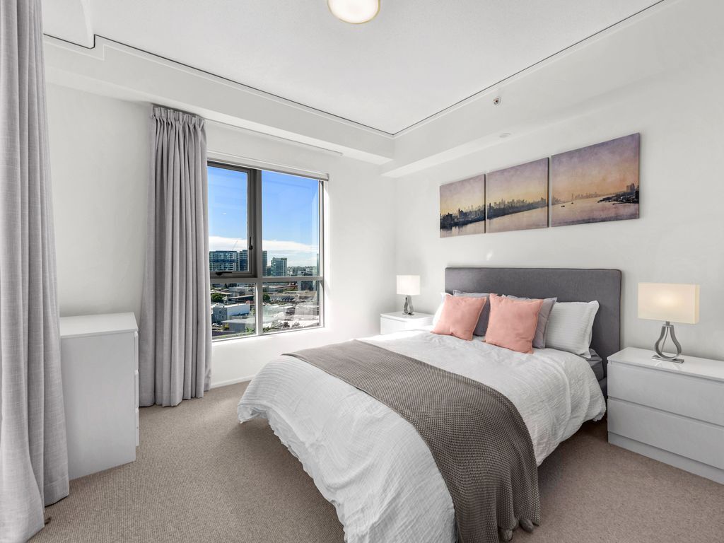 Brilliant Brisbane < 10 Mins CBD ~ 1bed/1bath/1car