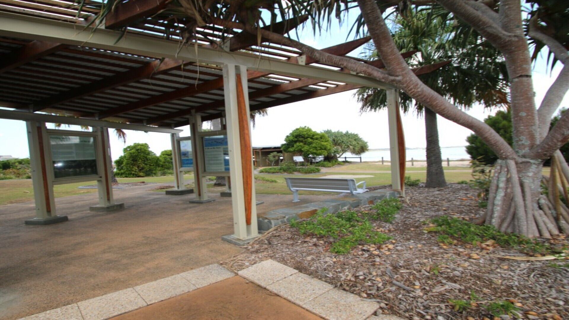 BEACHFRONT HOLIDAY  HOUSE