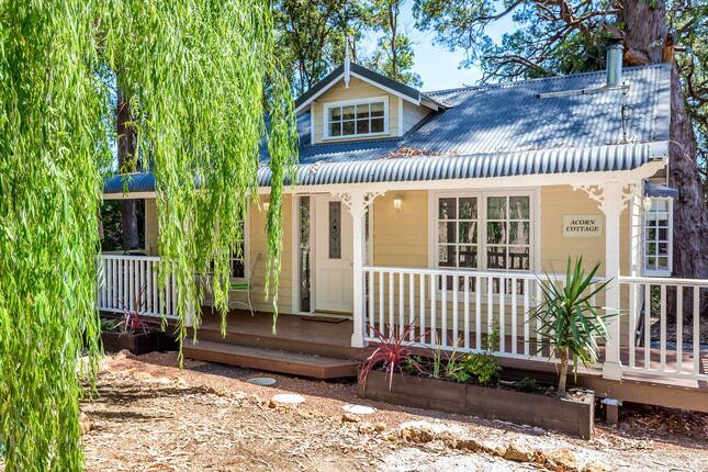 Acorn Cottage - Dreamy & Idyllic