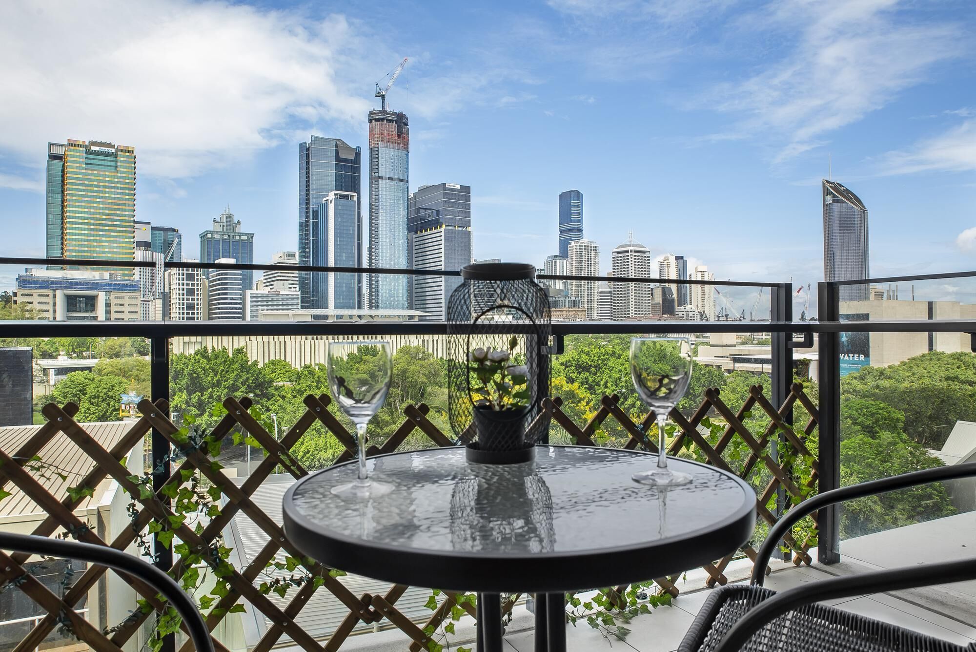 Two-bed With City Views and Parking Near Galleries