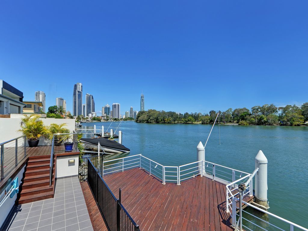 Magic ON Main - Surfers Paradise Waterfront