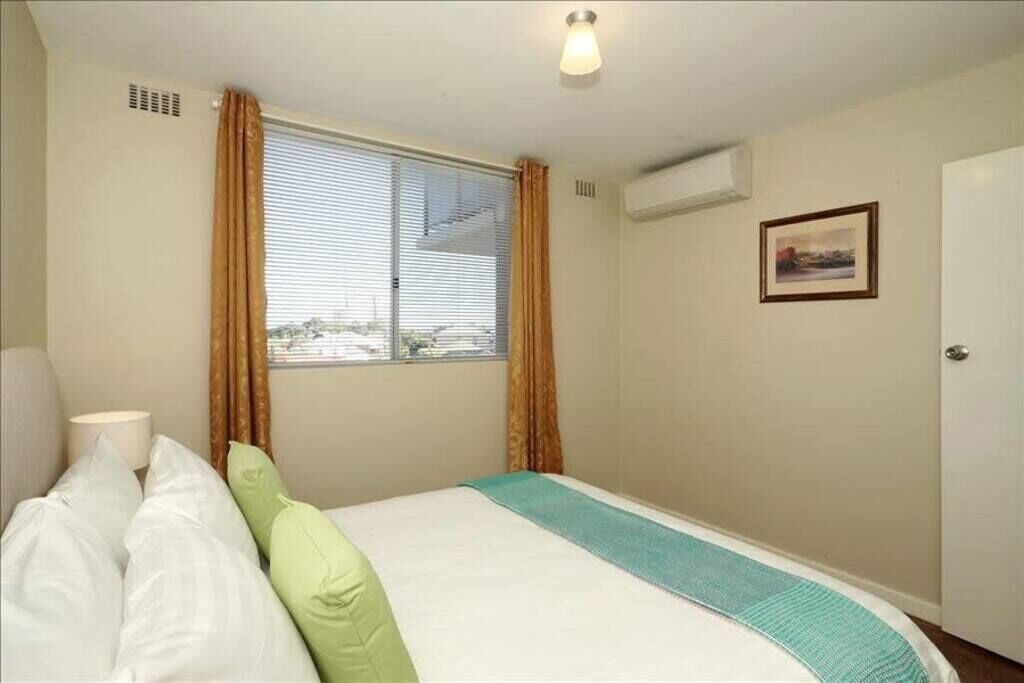 Quaint 2BR Apt in Freoeast Fremantlegeorge Striver Viewmodern 2BR Apt