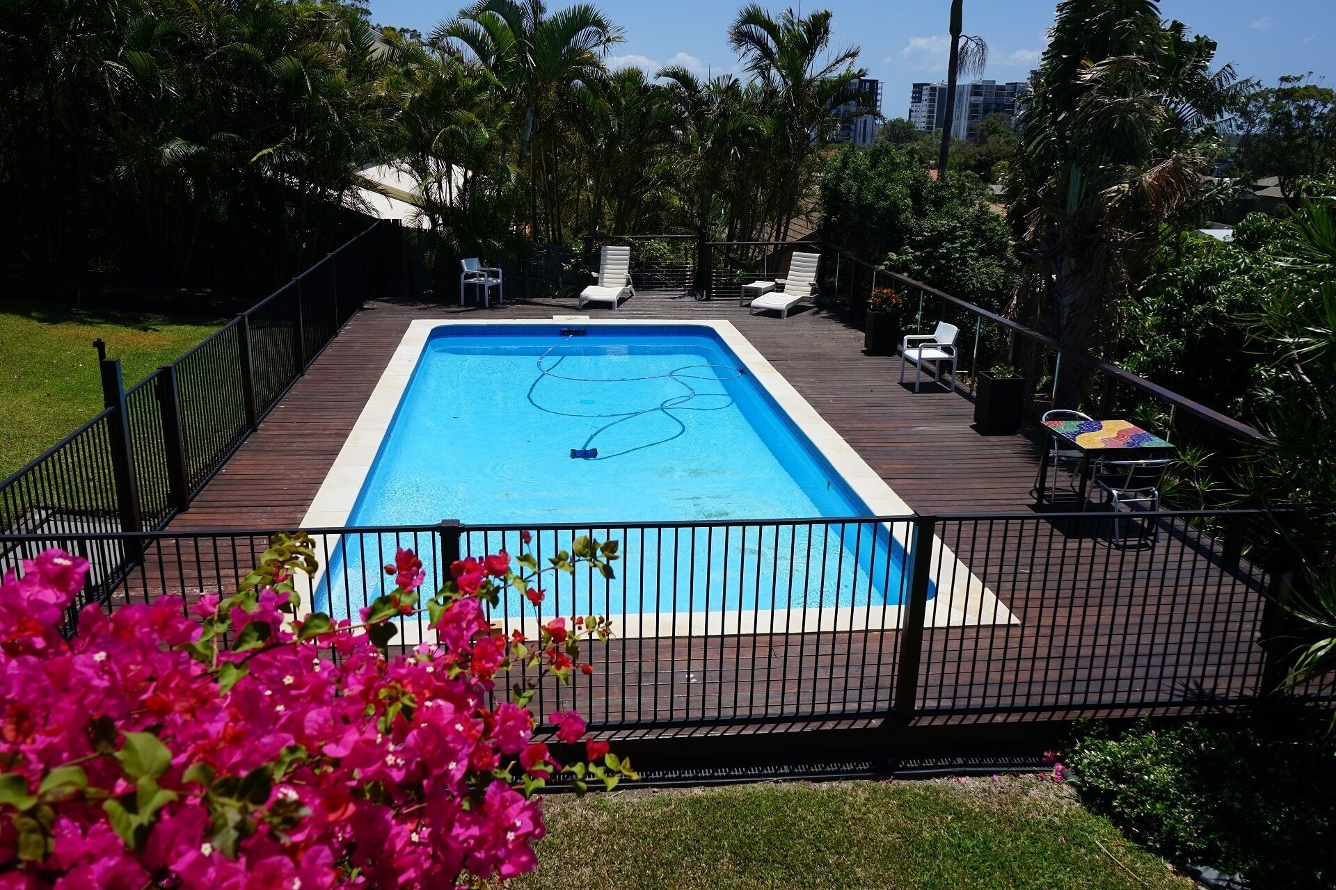 Spacious Broadwater Home, Huge Pool & Fantastic Views