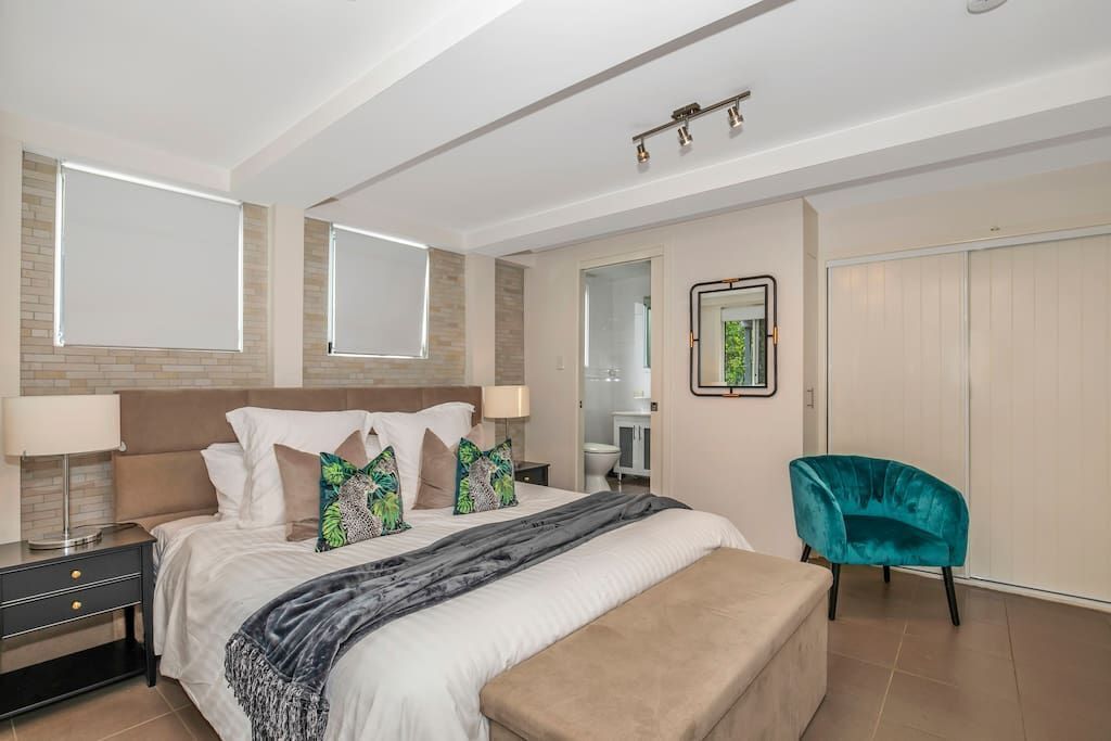 Paddington Central · Paddington Central Sleeps 15, 400m Caxton Street